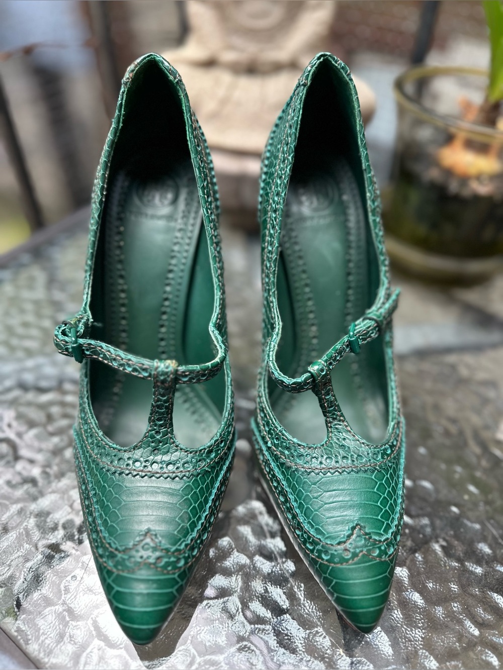 Tory Burch Everly Malachite Green Embossed Leather Wingtip T-Strap Pumps 10.5
